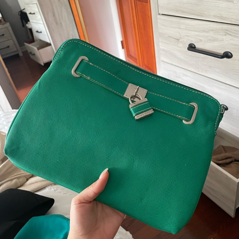 Green clutch